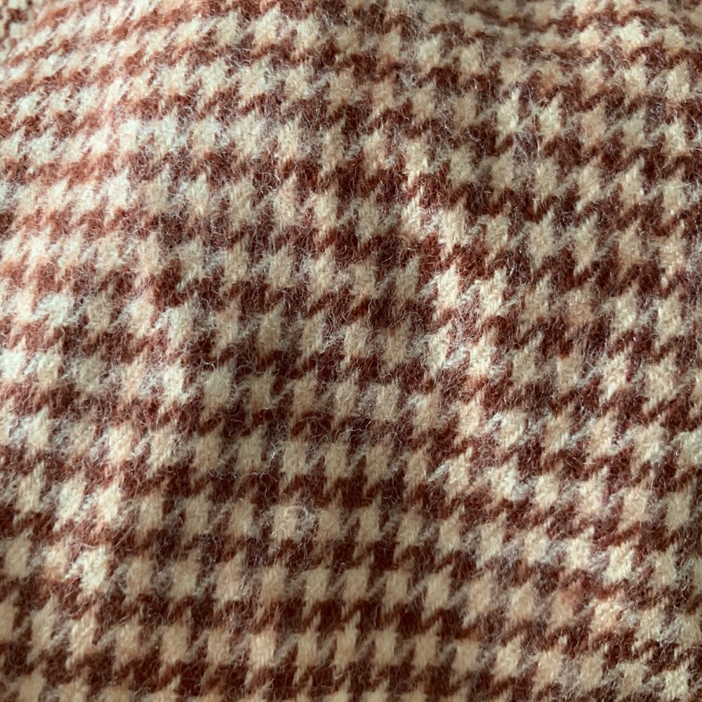 Houndstooth Soft Scarf - Picture 4 of 5